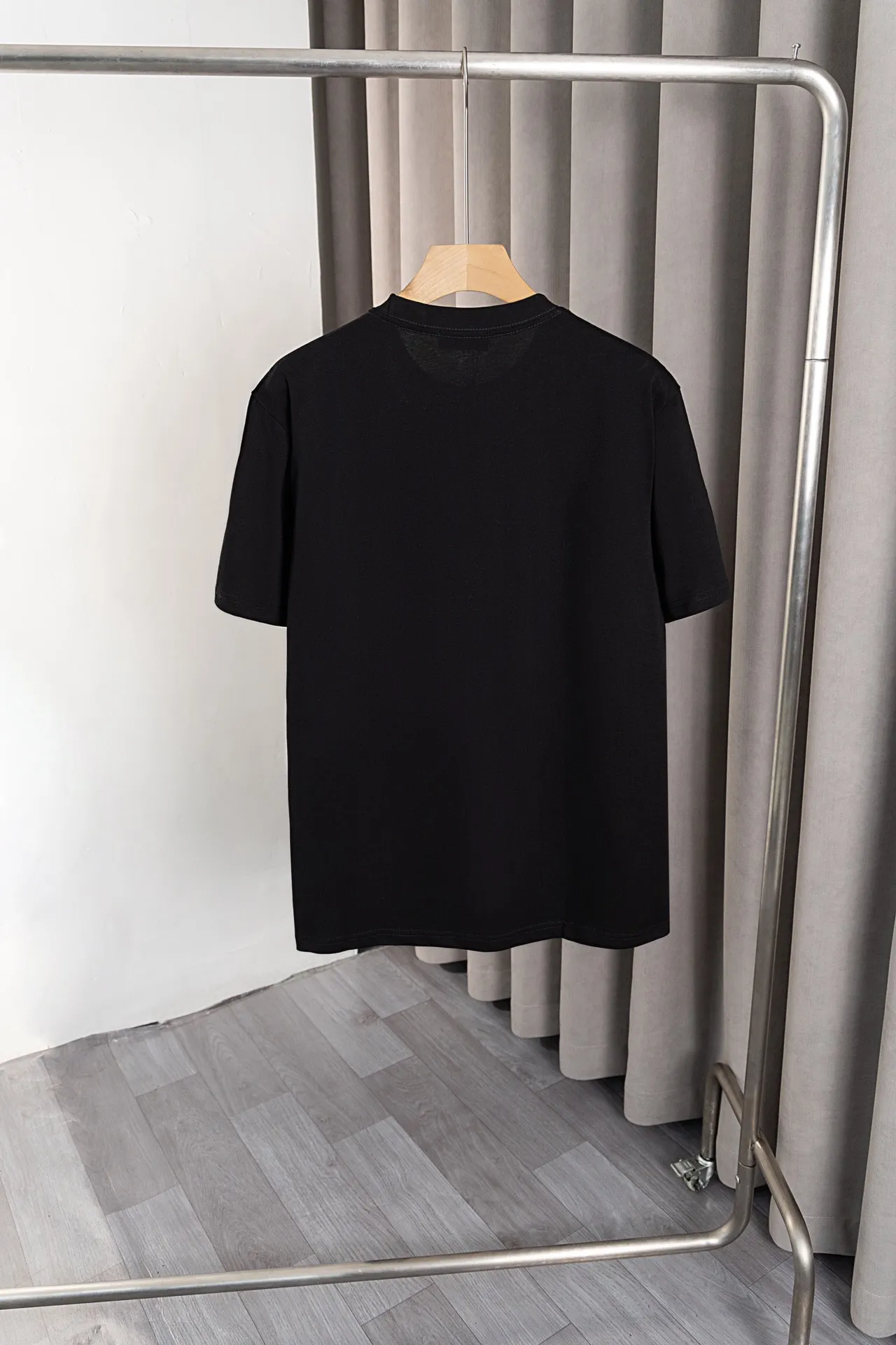 X 013 COACH𦸅Chi 25ss New Arrival T-shirt, embroidery craft brand logo Classic design, highly customized, double gauze pure cotton fabric, soft fabric, fashionable Versatile, Same Style for men and women. Color: Black, White Size: S～XXL Request a copy